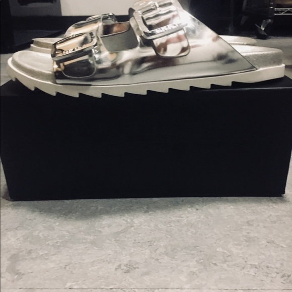 dkny maya flat sandals